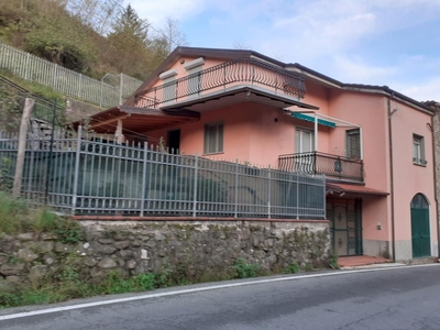Villa in vendita a Carrodano