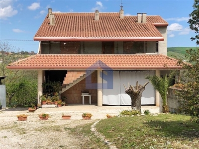 Villa in vendita a Casoli