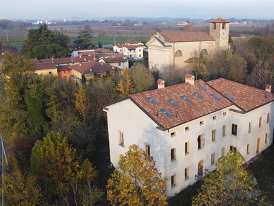 Villa in vendita a Castelnuovo Del Garda