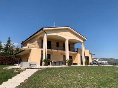 Villa in vendita a Castiglione A Casauria