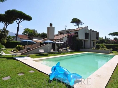 Villa in vendita a Forte Dei Marmi