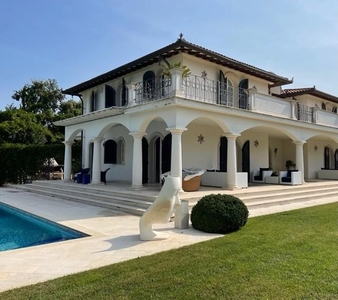 Villa in vendita a Forte Dei Marmi