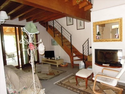 Villa in vendita a Gazzola