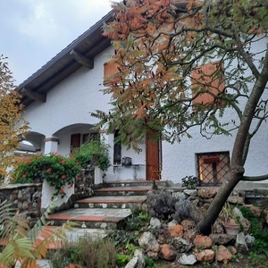 Villa in vendita a Gazzola