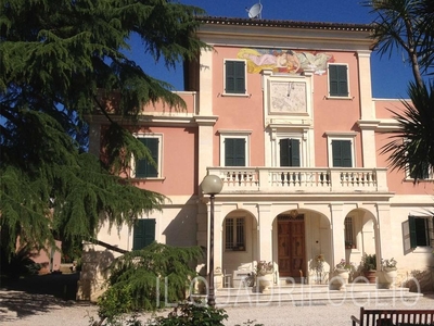 Villa in vendita a Jesi