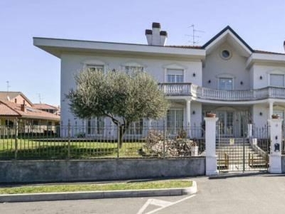 Villa in vendita a Lainate