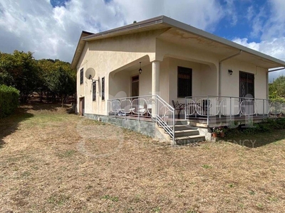 Villa in vendita a Montalbano Elicona