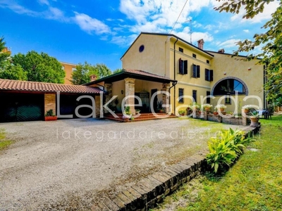 Villa in vendita a Ostiglia