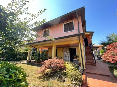 Villa in vendita a Peschiera Del Garda