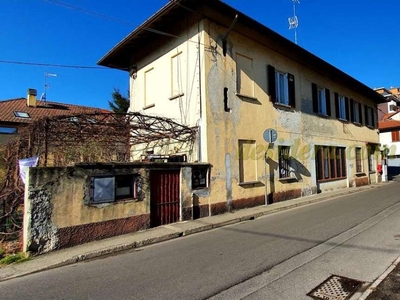 Villa in vendita a Sesto Calende