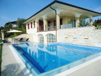 Villa in vendita a Soiano Del Lago