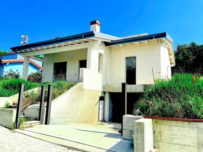 Villa in vendita a Volta Mantovana