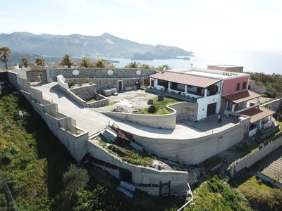 Villa plurifamiliare in vendita a Lipari