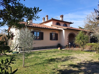 Villa plurifamiliare in vendita a Monte San Savino