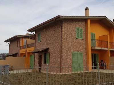 Villa plurifamiliare in vendita a Perugia