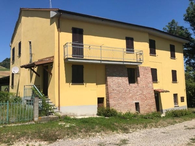 Villa plurifamiliare in vendita a Pianello Val Tidone