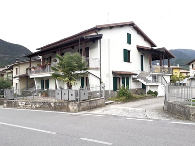 Villa quadrifamiliare in vendita a Roe' Volciano