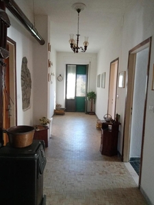Villa trifamiliare in vendita a Comano
