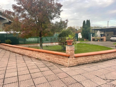 Villa trifamiliare in vendita a Sarzana