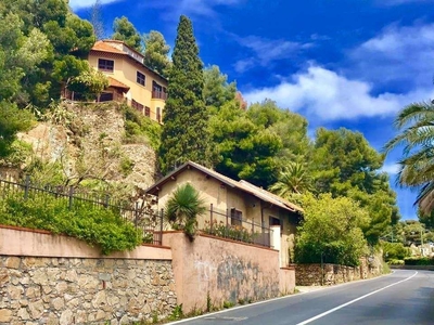 Villa unifamiliare in vendita a Alassio