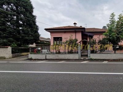 Villa unifamiliare in vendita a Castelletto Sopra Ticino
