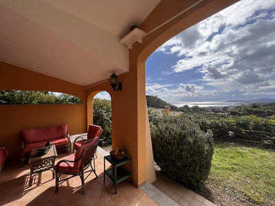 Casa vacanze 'Domixedda' con vista mare, terrazza privata e aria condizionata