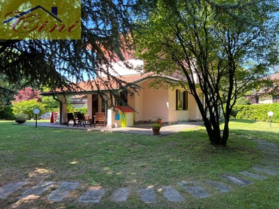 villa indipendente in vendita a Oggiono