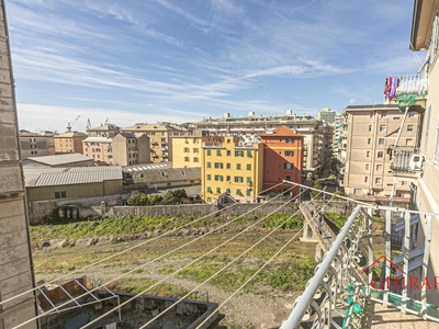 Appartamento - Trilocale a Sestri Ponente, Genova