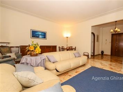 Appartamento - Trilocale a Sestri Ponente, Genova