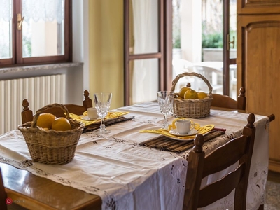 Casa indipendente in Affitto in Via Falcone a Puegnago del Garda