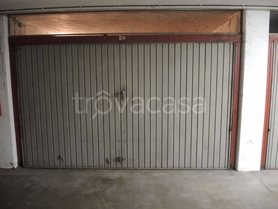 Garage in vendita a Rovereto via Dante