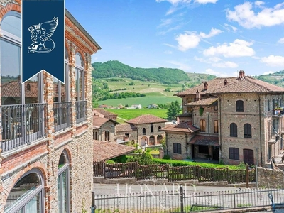 Hotel di prestigio di 950 mq in vendita Bubbio, Italia