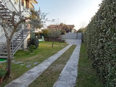 Independent Villa for Sale in Pietrasanta