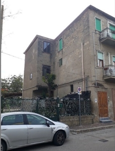 Laboratorio in vendita in via cesare soprano, Liveri