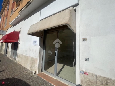 Negozio/Locale commerciale in Affitto in Via Cavour 66 a Latina