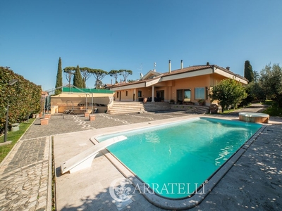 Prestigiosa villa di 800 mq in vendita, Via di Sale, Frascati, Roma, Lazio