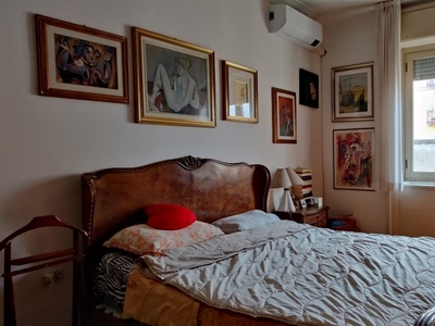 Stanza in affitto in appartamento con 3 camere da letto a Milano, Milano