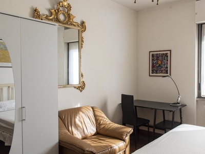 Stanza in affitto in appartamento con 4 camere da letto a Roma