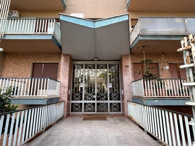 Appartamento in Affitto a Palermo, zona Libertà, 1'250€, 146 m²
