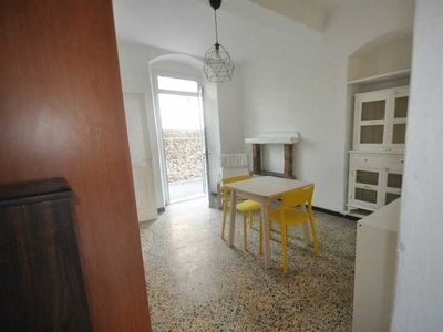 Appartamento in Affitto ad Sarzana - 380 Euro