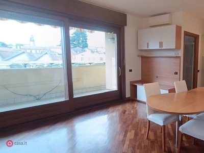 Appartamento in Affitto in Via Raffaello Sanzio a Seveso