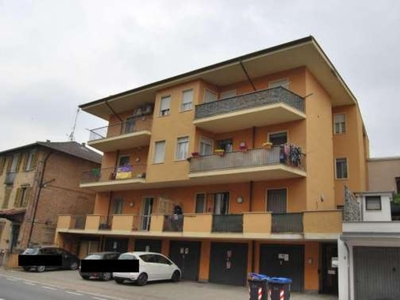 Appartamento in Via Padana Ovest, Quattordio, 7 locali, 2 bagni