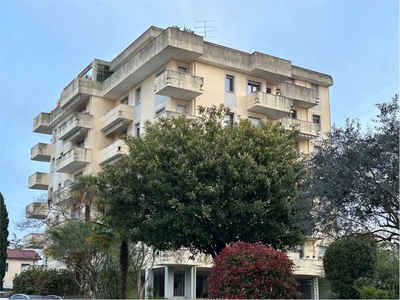 Appartamento in Via San Valentino, Pordenone, 5 locali, 2 bagni