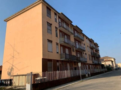 Appartamento in Via Verona, Casale Monferrato, 6 locali, 77 m²