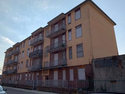 Appartamento in Via Verona, Casale Monferrato, 6 locali, 79 m²