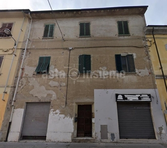 Bilocale a Pontedera, 1 bagno, 46 m², 1° piano, da ristrutturare