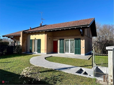 Casa Bi/Trifamiliare in Affitto in Via Giuseppe Verdi a Cocquio-Trevisago