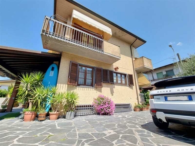 Casa Bifamiliare in Vendita ad Camaiore - 299000 Euro