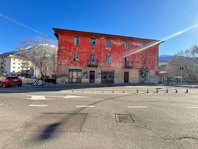 Casa di lusso in vendita Piazza Renato Vuillermin, 6, Aosta, Valle d’Aosta