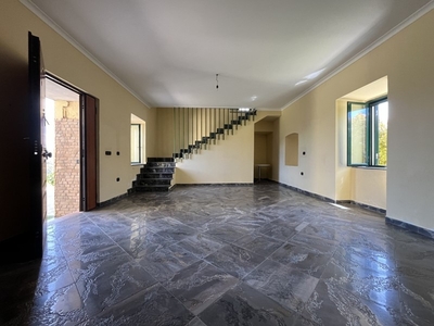Casa Indipendente in Vendita a Catanzaro, zona Siano, 265'000€, 338 m²